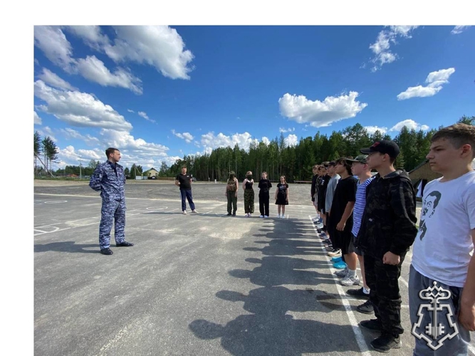 Сотрудники Няганьского отдела вневедомственной охраны в День образования подразделения организовали военно-патриотический урок с подшефными школьниками 
