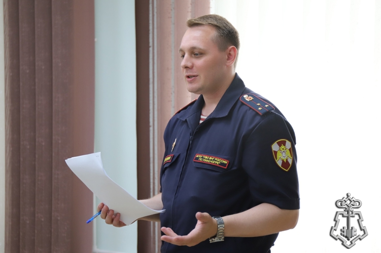 В Югре офицер Росгвардии стал участником круглого стола, посвященного профилактике самовольных уходов несовершеннолетних