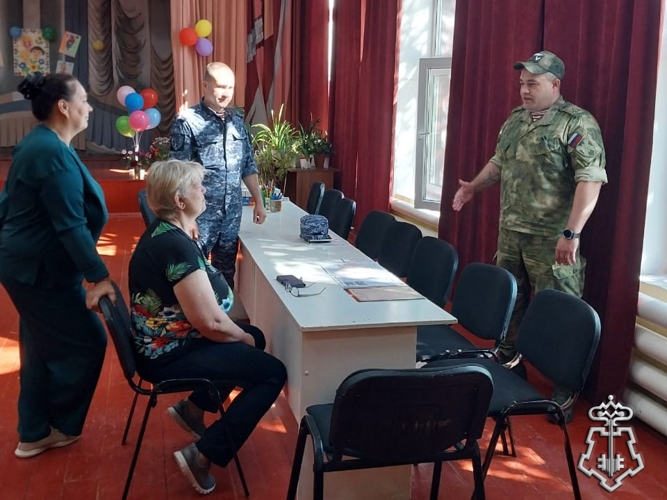 Специалисты мобильного агитационного пункта Росгвардии посетили жителей Ханты-Мансийского района