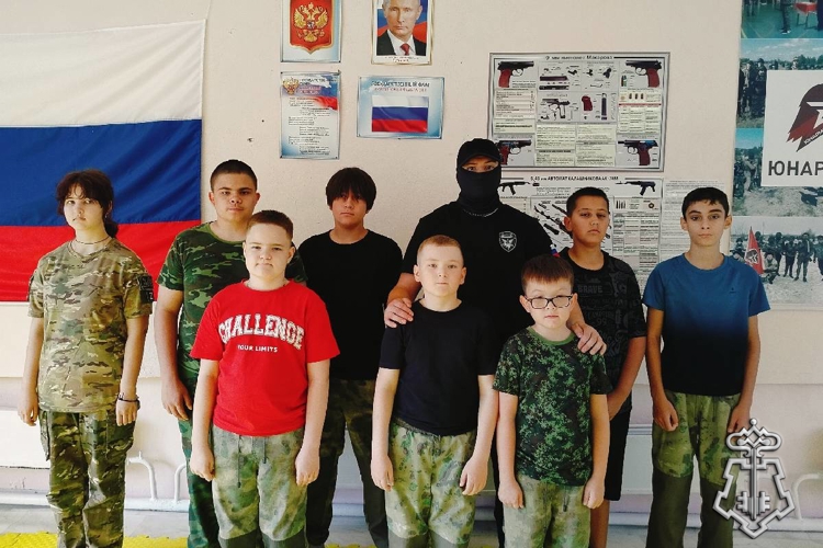 В Югре Росгвардия проводит патриотические встречи с подшефными школьниками, посвященные Дню образования вневедомственной охраны