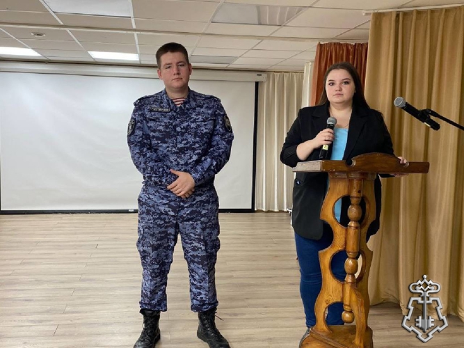 В Югре Росгвардия проводит патриотические встречи с подшефными школьниками, посвященные Дню образования вневедомственной охраны