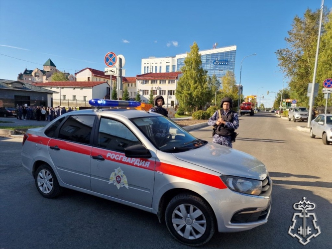 В Югре Росгвардия и МЧС провели тренировку по ликвидации условного пожара в здании