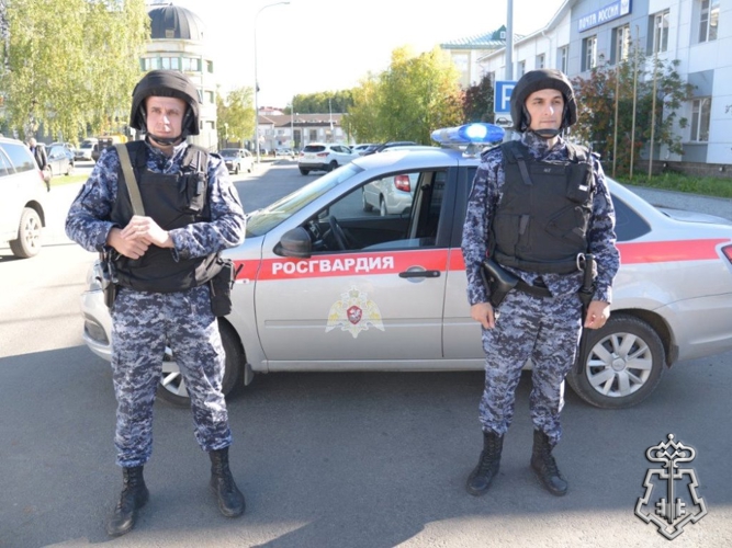 В Югре Росгвардия и МЧС провели тренировку по ликвидации условного пожара в здании