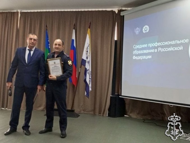 В Югре Росгвардия поздравила учителей с профессиональным праздником