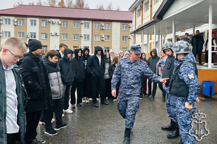 В Югре проходят патриотические мероприятия ко Дню образования вневедомственной охраны Росгвардии