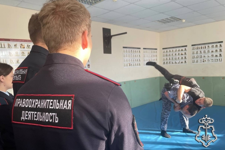 Вневедомственная охрана Росгвардии открыла свои двери для юных югорчан