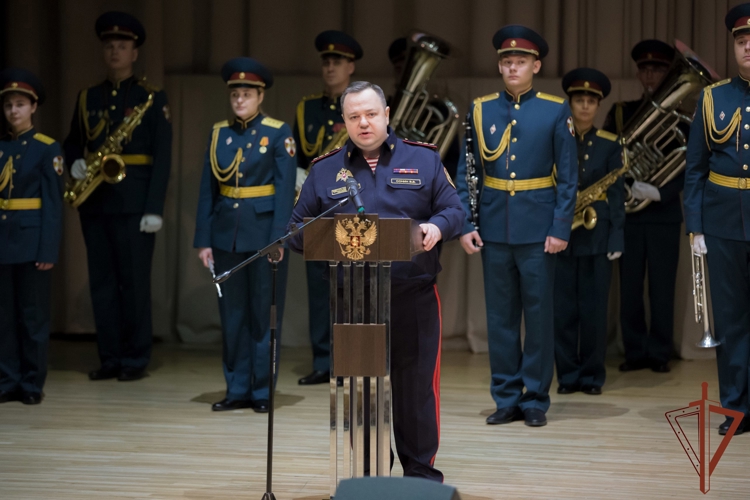 Заместитель директора Росгвардии Василий Сонин вручил государственные и ведомственные награды сотрудникам вневедомственной охраны в день профессионального праздника (видео) 