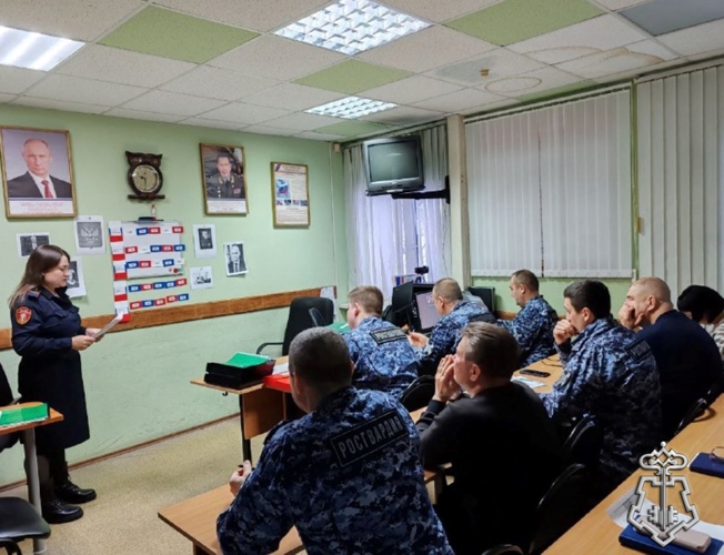 Росгвардейцы в Югре провели встречи с подшефными школьниками, посвященные Дню Конституции России