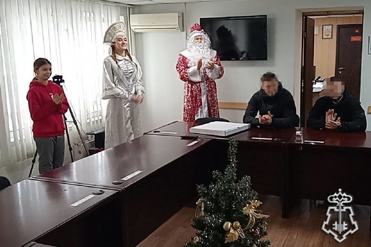 В Югре «Дед Мороз специального назначения» продолжает поздравлять ребят с Новым Годом  