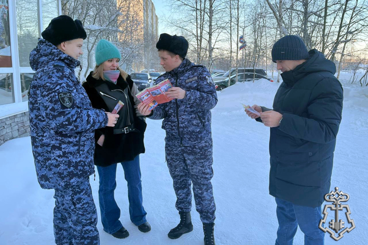 В Когалыме сотрудники Росгвардии присоединились к акции «Безопасный Новый год»