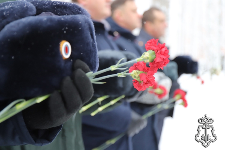 В Югре военнослужащие и сотрудники Росгвардии почтили память жертв блокады Ленинграда