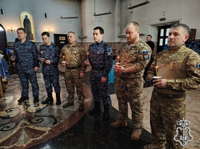 В Югре в День защитника Отечества военнослужащие и сотрудники Росгвардии приняли участие в памятных мероприятиях