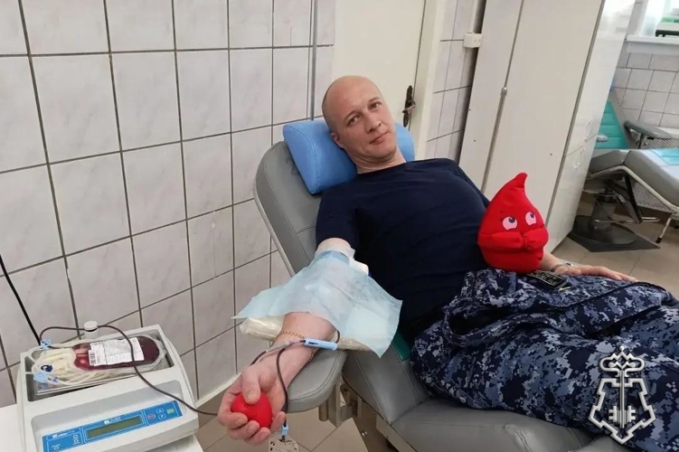 В Югре сотрудники Росгвардии поддержали Национальный день донора 
