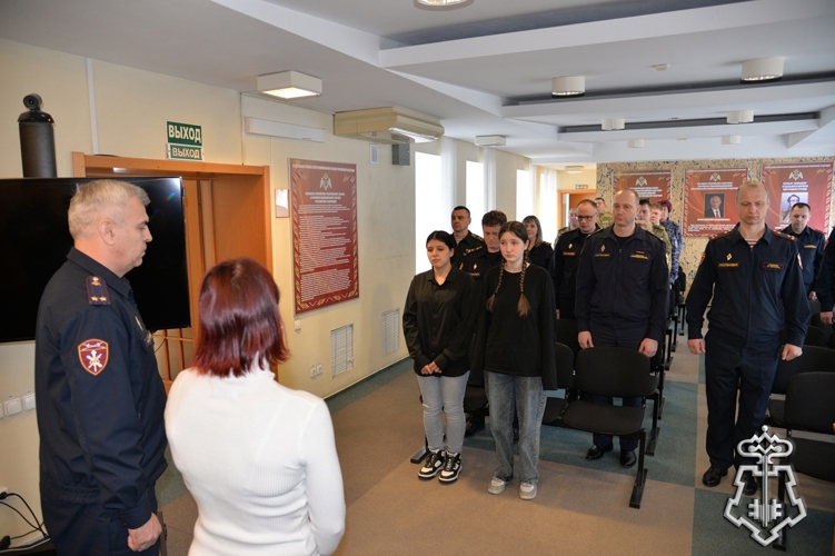 Орден Мужества героически погибшего на СВО росгвардейца передали на хранение его супруге в Югре