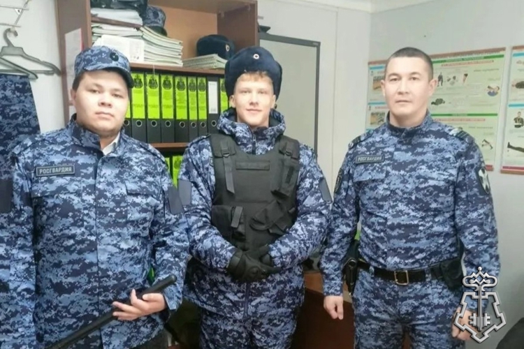 В Югре Росгвардия продолжает мероприятия со школьниками и студентами, посвящённые 215-летию войск правопорядка и 10-летию ведомства