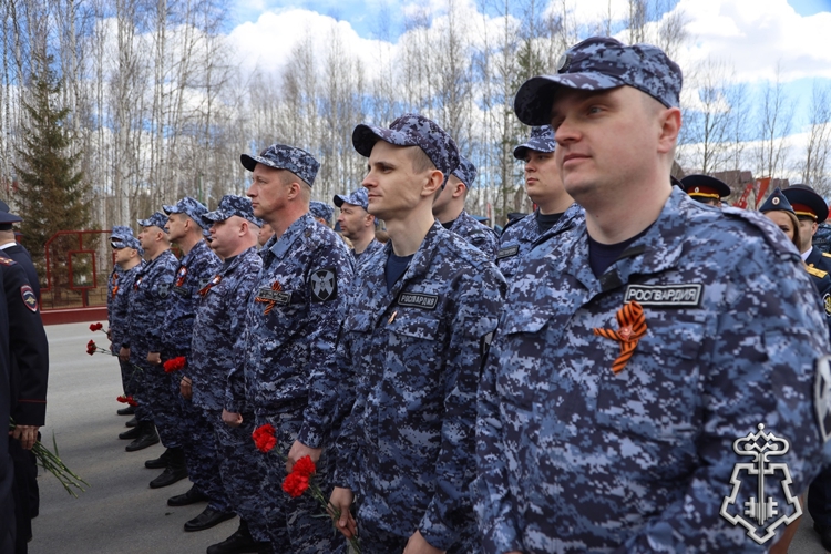 В Югре военнослужащие и сотрудники Росгвардии приняли участие в торжественных мероприятиях, посвященных Дню Победы