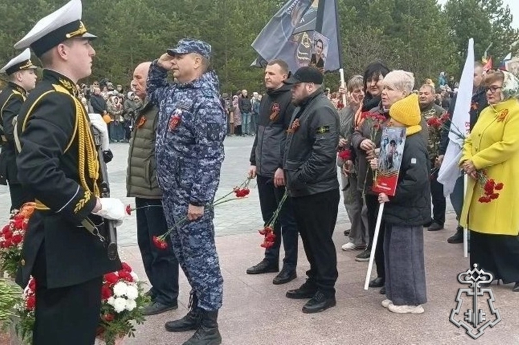 В Югре военнослужащие и сотрудники Росгвардии приняли участие в торжественных мероприятиях, посвященных Дню Победы