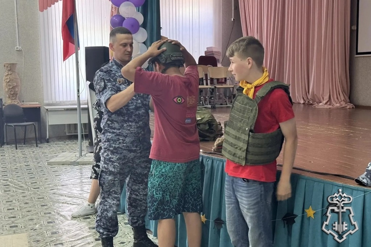 В Югре Росгвардия провела мероприятия ведомственной акции «Каникулы с Росгвардией» для студентов и школьников