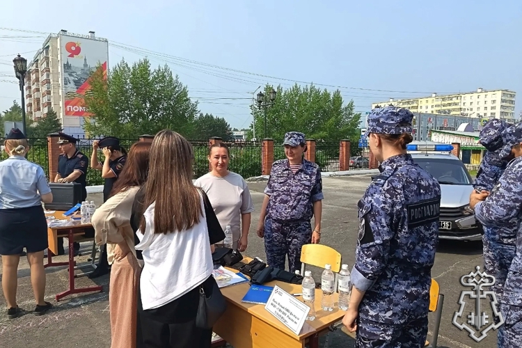 В Югре юристы Росгвардии организовали встречи с молодежью в свой профессиональный праздник