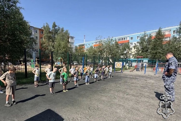 В Югре продолжается патриотическая акция «Каникулы с Росгвардией»