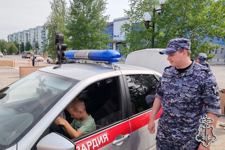 В Югре продолжается патриотическая акция «Каникулы с Росгвардией»