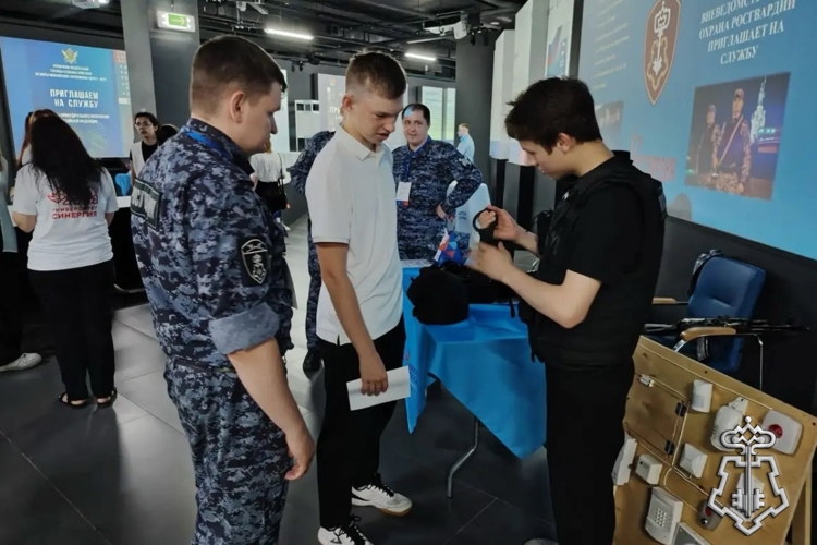 В Югре Росгвардия организовала профориентационные встречи с молодежью региона