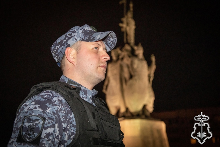 В Югре сотрудники Росгвардии пресекли свыше 80 правонарушений и задержали подозреваемого в нападении на двух человек