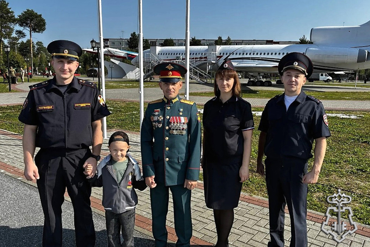 Росгвардейцы приняли участие в праздновании Дня Государственного флага России в Югре