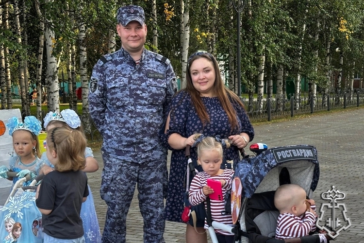 Росгвардейцы приняли участие в праздновании Дня Государственного флага России в Югре