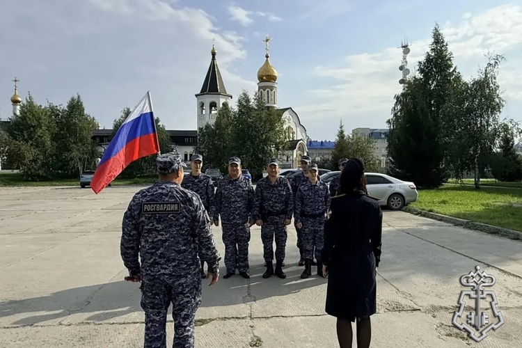 Росгвардейцы приняли участие в праздничных мероприятиях, приуроченных ко Дню государственного флага Российской Федерации в Югре
