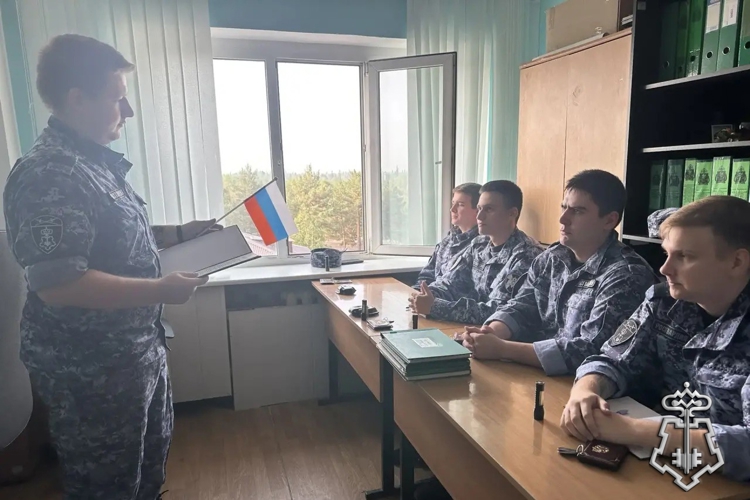 Росгвардейцы приняли участие в праздничных мероприятиях, приуроченных ко Дню государственного флага Российской Федерации в Югре