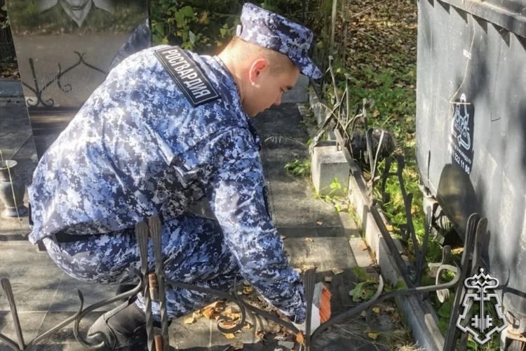 В Югре росгвардейцы почтили память кавалера Ордена мужества, погибшего при исполнении воинского долга