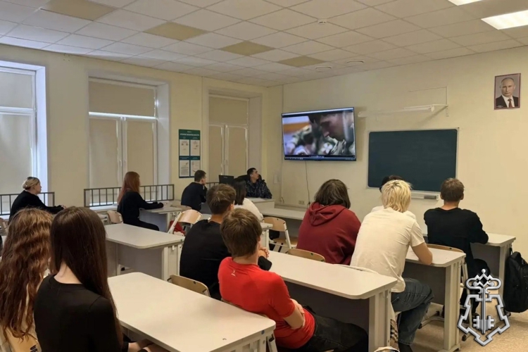 Сотрудники Югорского отдела Росгвардии провели патриотические занятия для студентов