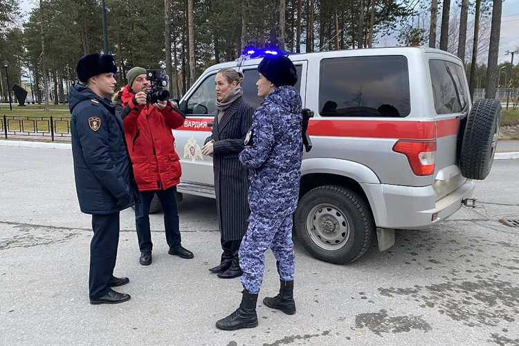 Сотрудники вневедомственной охраны Росгвардии организовали день открытых дверей и стали героями телепрограммы в Когалыме