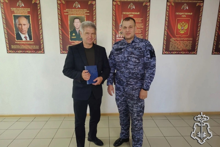 В Югре росгвардейцы поздравляют старшее поколение в честь Дня пожилого человека