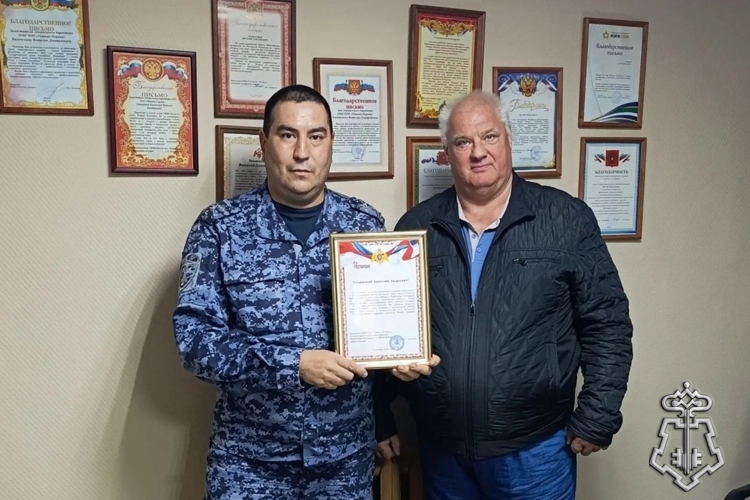 В Югре росгвардейцы поздравляют старшее поколение в честь Дня пожилого человека